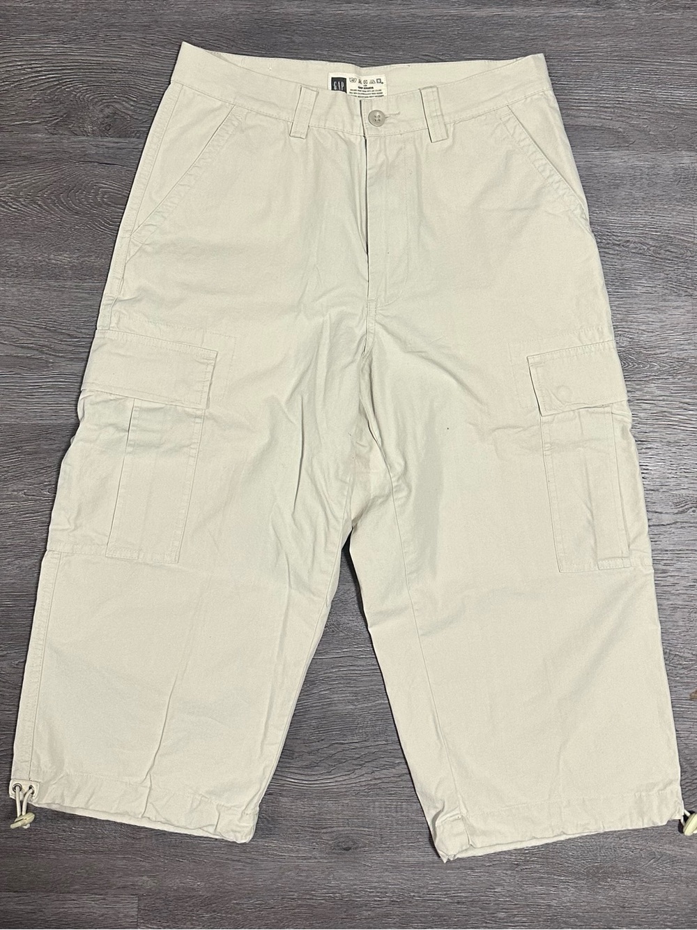 2 GAP Men's Cargo Pants in Light Cream / forest Green